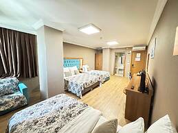 Golden Lounge Hotel