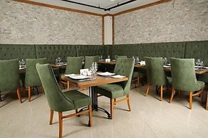 Golden Lounge Hotel