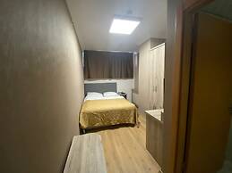 Golden Lounge Hotel