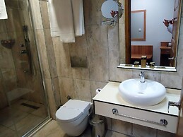 Golden Lounge Hotel