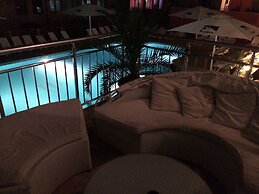 TM Deluxe Hotel