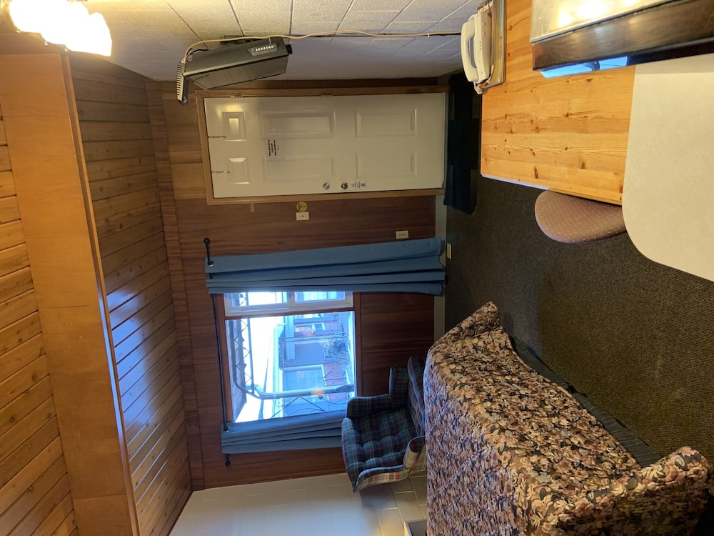 Ace Crown Motel