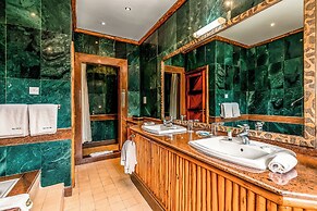 Mweya Safari Lodge