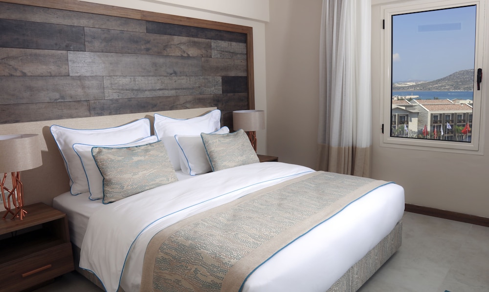 Design Plus Seya Beach Hotel