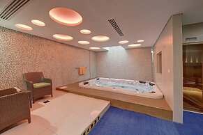 Al Khoory Atrium Hotel