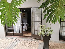 Aerotropolis Guest Lodge