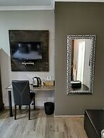 Aerotropolis Guest Lodge
