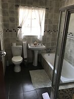 Aerotropolis Guest Lodge