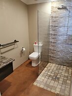 Aerotropolis Guest Lodge