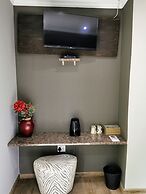 Aerotropolis Guest Lodge