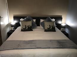 Aerotropolis Guest Lodge