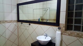 Aerotropolis Guest Lodge
