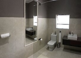 Aerotropolis Guest Lodge
