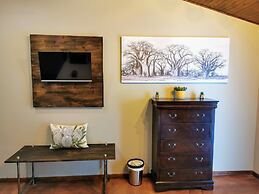 Aerotropolis Guest Lodge