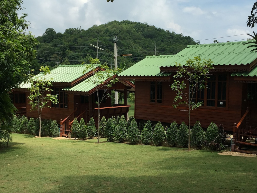 Baan Ing Khao Resort