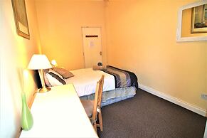 Manu's Guesthouse