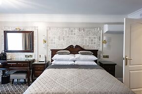 Riverside Inn