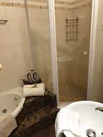 Belurana Collection River Manor