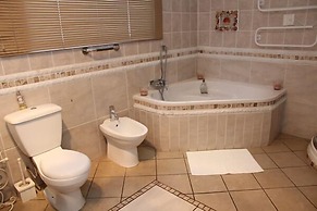 Belurana Collection River Manor