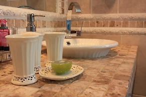 Belurana Collection River Manor