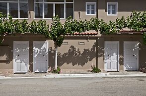 Nelly's Apartments