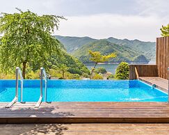 Penatess Pool Villa