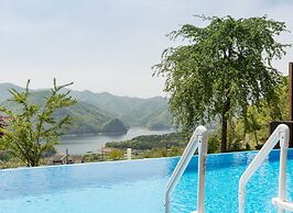 Penatess Pool Villa