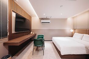 CozyTree Hotel