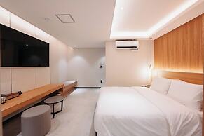 CozyTree Hotel