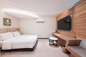 CozyTree Hotel