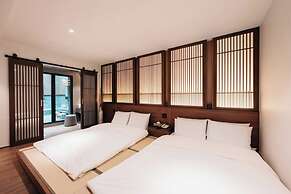 CozyTree Hotel