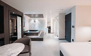 CozyTree Hotel