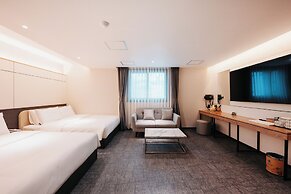 CozyTree Hotel