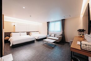 CozyTree Hotel