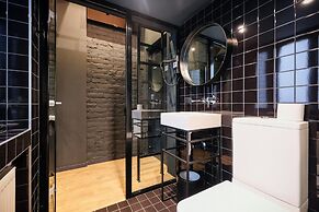 InBox Capsule Hotel