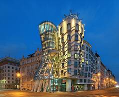Dancing House hotel - Tančící dům