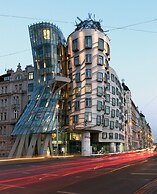 Dancing House hotel - Tančící dům