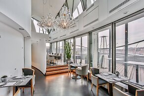 Dancing House hotel - Tančící dům