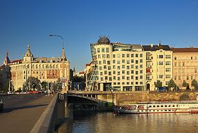 Dancing House hotel - Tančící dům
