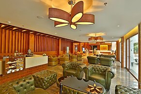 PLUM JUDY - THE LEISURE HOTEL