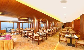 PLUM JUDY - THE LEISURE HOTEL