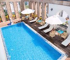 Danaciti Hotel
