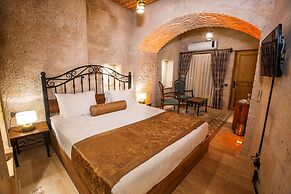 Caldera Hotel