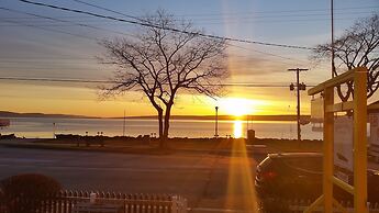 Bayside Inn