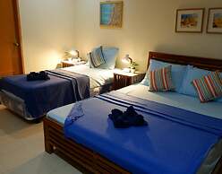 Food District Hostel Cebu Central