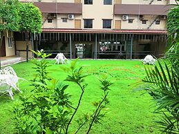 Green Leaf Hotel
