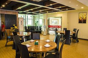 Green Leaf Hotel
