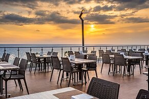 Senza Grand Santana Hotel