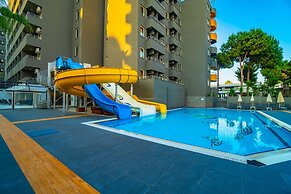 Senza Grand Santana Hotel