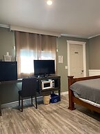 Greenside motel